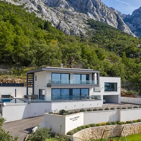 Melody فيلة Bast